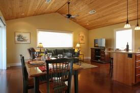 Cloverdale Apartment | The Loft, Bright, Sunny & Spacious