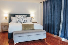 Clayton Apartment | Modern Chic 1-BR Unit in the Cottages on James