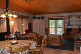 Stokes Bay Cabin | Felsbourg Lane Cottage-Beach a 2 minute walk