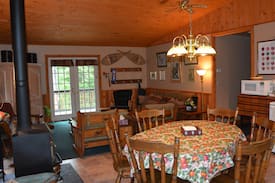 Stokes Bay Cabin | Felsbourg Lane Cottage-Beach a 2 minute walk