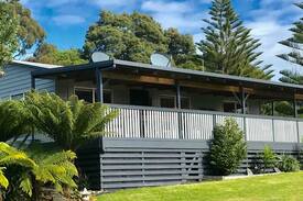 Sisters Beach Cabin | Kenelm Cottage