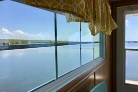 Key Largo Boat Rental | The Sea Turtle - Serene Houseboat At Anchor