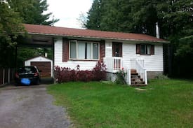 Ottawa Division House | Private & Cosy! Welcome to Bullfrog Cottage
