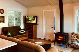 Bowen Island Cabin | The Pebble Cottage: Waterfront/spectacular views