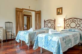 Lorenzana Villa | THE PINEWOOD FOR WINE LOVERS