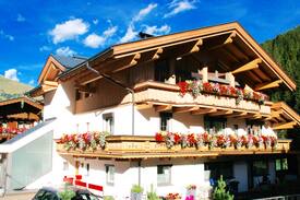 Lanersbach Apartment | Super Cool Tyrollean Family Chalet