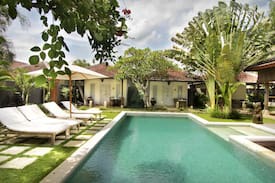 Batu Bolong Villa | Canggu 11BR Villa with 2 Pools - Close to Beach