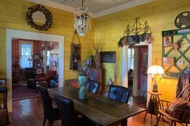 Crowley House | WE ARE OPEN! Single Room-The Garden Under the Oaks