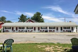 Lewiston Hotel | Maine Motel and Cabins Room # 5
