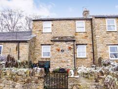 Richmond Cabin | Croft cottage, beautiful cosy, centrally located.