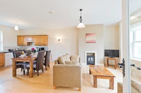 Doolin House | ⭐️DOOLIN COURT NO 2⭐️
