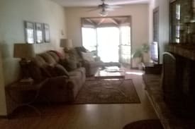 San Luis House | Tallahassee Tree House Sleeps 1-8