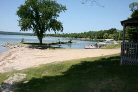 Traverse City Cabin | Vintner's Cottage on the Lake Leelanau
