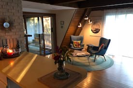Shorewood-Tower Hills-Harbert Villa | Artsy A-Frame in Woods - Private Beach- 80mi toChi