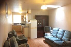 Dewsbury Apartment | 1 bedroom flat ideal for travellers and couples.