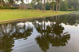 Hattiesburg Villa | Lakeside pavilion:acreage, fishing Pier and Kayaks