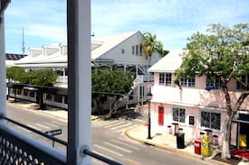 Downtown Apartment | Duval Balcony - Suite Mischief