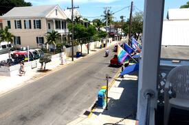Downtown Apartment | Duval Balcony - Suite Mischief