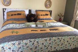 Beiseker House | Skyview Inn B&B - Kananaskis Room