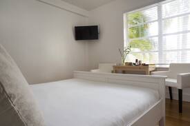 Mid Beach Apartment | New Bright studio near the beach