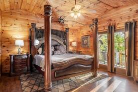 Blue Ridge Cabin | ❤️ Calico Cabin Mtn Views! Hot tub, Firepit, pets!