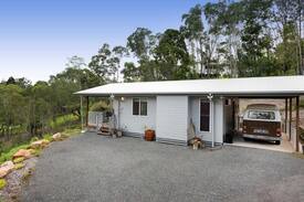 Draper House | Secluded, country cottage in Samford Valley