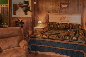 Ruidoso Cabin | Whispering Pine Cabins - "Salmon Run" - Upper Canyon - Fireplace & Kitchen
