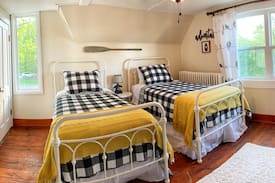 Rolla House | The Holmes House~BEAUTIFUL Ozark Farmhouse Getaway