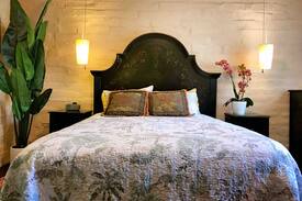Westside Santa Cruz Hotel | "Adobe on Green" Villa (Rm#3) - 3min walk downtown