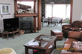 Iowa Falls Bed & Breakfast | River's Bend Bed and Breakfast-Evergreen Room