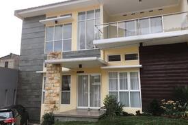 Ngaglik Villa | Villa Kusuma Pinus M76/A
