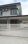 Papar House | Gloxinia Lodge @Kinarut
