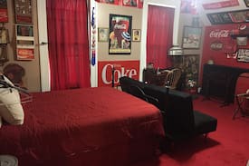 Marion Bed & Breakfast | Coke Room (The Haven on Vine B&B)