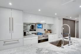 Crosstown Apartment | One-of-a-kind Luxury Penthouse w/ private hot-tub