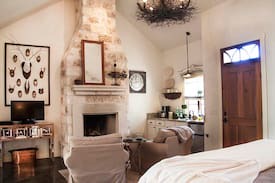 Fredericksburg Cabin | Double Deer Ranch- Twig | Fireplace