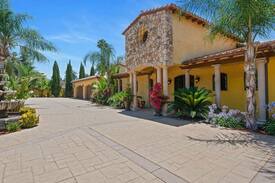 Glendora Villa | Luxury Villa Oasis- 12 BED 7 BATH - Mansion Living