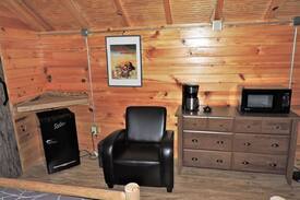 Tellico Plains Hotel | Silver Top Cabins at the Tellico Overlook Cabin 1
