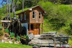 Marshall Cabin | The Millhouse at East Fork Farm