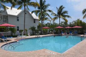 Marathon House | CAPTAINS QUARTERS Coral Lagoon 24 w/ 36' Boat Slip