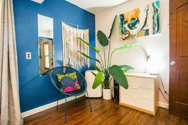 Fort Collins Hotel | Solarium - Navy Private Room / Shared Bath