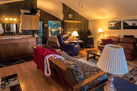 Forks Cabin | Cozy riverside/rain forest cabin ~ Bogie Bungalow