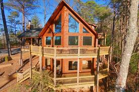 Blue Ridge Villa | Gorgeous Misty Mountain Lodge - Blue Ridge, GA