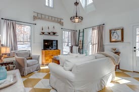 Franklin Cabin | Storybook Cottage on 8 private acres Leipers Fork
