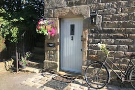 Ilkley Cabin | 'The Joiners Shop' cottage stunning moorside loc.