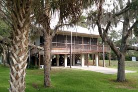 Crystal River House | CHARMING OZELLO STILT HOUSE with Handicap Ramp