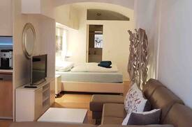 Deutsches Museum Apartment | Light Courtyard Sleep Oasis