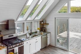 Newbury Cabin | Relaxing Sunapee Overwater Cottage