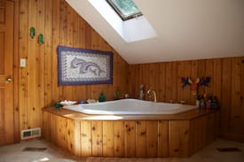 Sherwood Forest House | A Magical Spot on Little Robin Lake