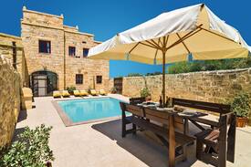 Misraħ Strejnu Villa | Villa Valletta - Lovely villa with private pool