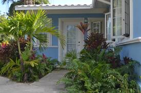 Leeward Settlement House | PERIWINKLE | Charming Caribbean Home|Near to Beach